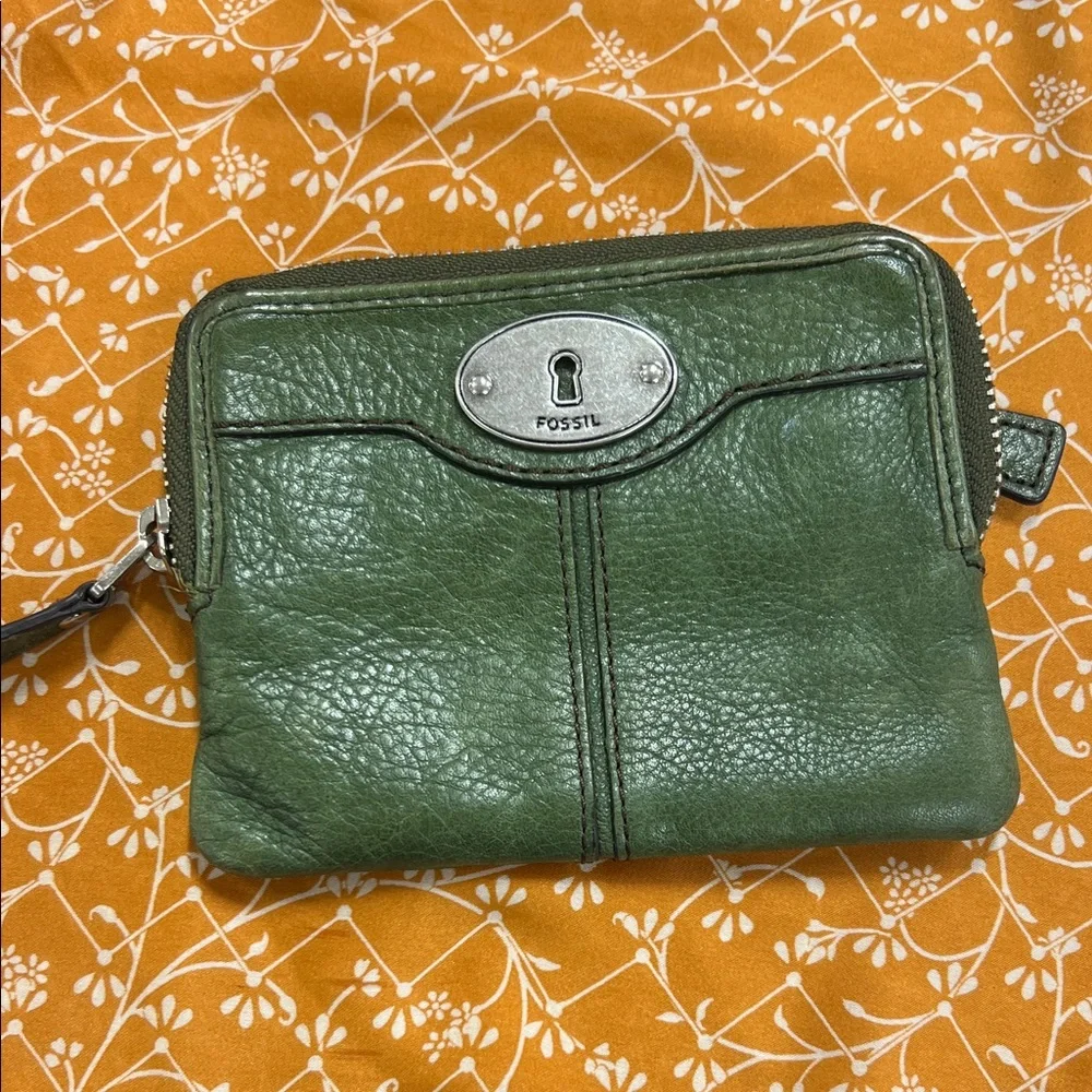 Fossil Olive Green Leather Wristlet - Picture 1 of 3